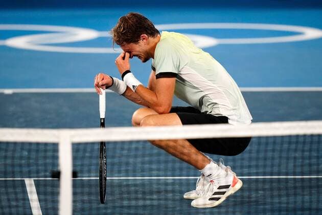 Bilder des Jahres 2021, Sport 07. Juli Tokio 2020 im Jahr 2021, Rückblick: Olympische Highlights Sport Themen der Woche KW30 Mandatory Credit: Photo by Dave Shopland Shutterstock (12238720cn) Alexander Zverev celebrates victory against Djokovic - Men s Singles semi-final Tennis, Ariake Tennis Park, Tokyo Olympic Games, Olympische Spiele, Olympia, OS 2020, Japan - 30 Jul 2021 Tennis, Ariake Tennis Park, Tokyo Olympic Games 2020, Japan - 30 Jul 2021 Copyright: xDavexShopland Shutterstockx 12238720cn