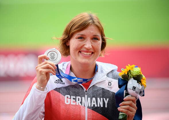 Award Ceremony Kristin PUDENZ GER 2nd place shows her silver medal, silver, medal, athletics, award ceremony womens discus throw, on 03 08 2021 Summer Olympics 2020, from 23 07 08 2021 in Tokyo Japan Â