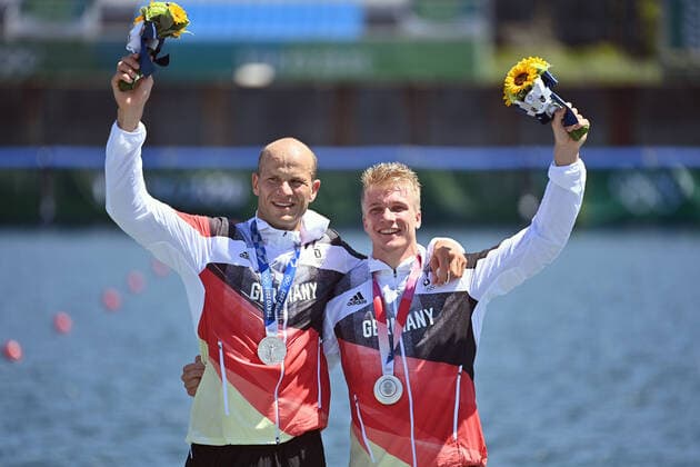 Max HOFF GER , Jacob SCHOPF GER , with medals,silver medals,silver,place 2, victory ceremony Men s Kayak Double 1000m, Canoe Sprint,Men MK2 on 05 08 2021, Sea Forest Waterway Olympic Summer Games 2020, from 23 07 08 2021 in Tokyo Japan