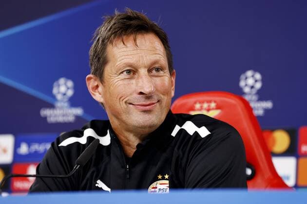 LISBON PSV Eindhoven coach Roger Schmidt during PSV s training session leading up to the Champions League play offs match against Benfica at Estadio da Luz on August 17, 2021 in Lisbon, Portugal ANP MAURICE VAN STEEN Champions league play offs 2021 2022 xVIxANPxSportx xxANPxIVx 435760449
