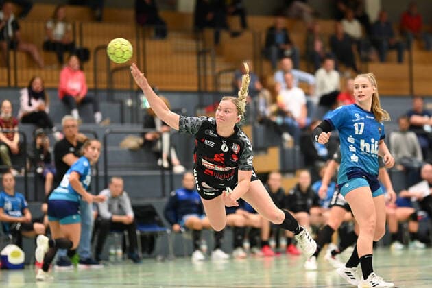Handball I Women I Season 2021 2022 I Test Match I HL Buchholz 08 Rosengarten Buxtehuder SV I 17 08 2021 Throw Finja Harms 8, HL Buchholz 08 Rosengarten Buchholz Nordheidehall Niedersachsen Germany Copyright: xLobeca Schlikisx
