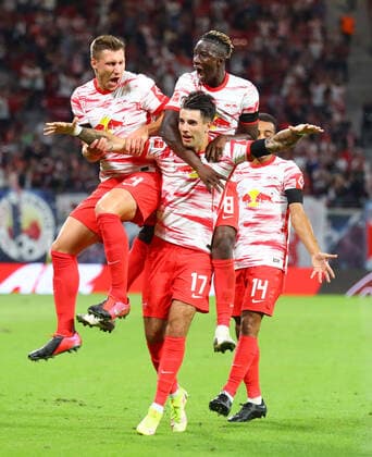 RB Leipzig Stuttgart 20 08 2021 Leipzig, 20 08 2021, Red Bull Arena, Fussball Bundesliga, 2 Spieltag , RB Leipzig vs VfB Stuttgart , In picture Goal for Leipzig Dominik Szoboszlai 17, RB Leipzig scores 1 0 and cheers with Willi Orban 4, RB Leipzig , Amadou Haidara 8, RB Leipzig , Tyler Adams 14, RB Leipzig , DFL regulations prohibit any use of photographs as image sequences and or quasi video , Picture Point