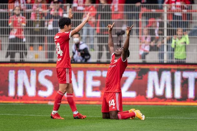 Football Berlin 29 08 2021 Season 2021 2022 1 Bundesliga DFL 1 FC Union Berlin vs Borussia Mönchengladbach Cheers after goal to 2 0 by Taiwo Awoniyi Union, No 14 Genki Haraguchi Union, No 24 li