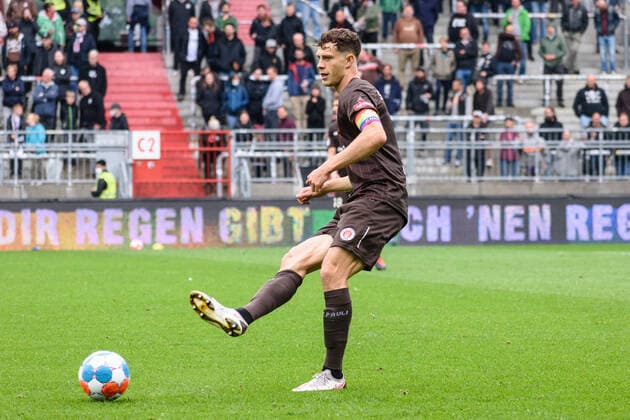 Football Men , 2021 2022 season, 2 Bundesliga, Matchday 5, FC St Pauli SSV Jahn Regensburg, Millerntorstadion, 29 08 2021 James Lawrence 3, FC St Pauli Hamburg Germany