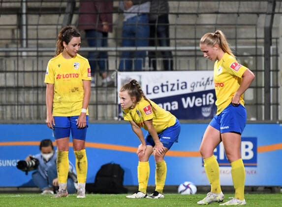 Football, Women, 2021 2022 season, 1 Bundesliga 2 matchday , 1 FFC Turbine Potsdam FC Carl Zeiss Jena, f l Julian Arnold FC Carl Zeiss Jena , Annika Graser Carl Zeiss Jena , Any Adam FC Carl Zeiss Jena , Disappointment after final whistle, 03 09 2021, Copyright: xSebastianxRäppold MatthiasxKochx