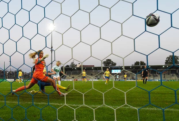 Football, Women, Season 2021 2022, 1 Bundesliga 2 Matchday , 1 FFC Turbine Potsdam FC Carl Zeiss Jena, Maria Plattner 1 FFC Turbine Potsdam scores the goal to 2 0 against Anja Heuschkel FC Carl Zeiss Jena and goalkeeper Inga Schuldt FC Carl Zeiss Jena , 03 09 2021, Copyright: xSebastianxRäppold MatthiasxKochx