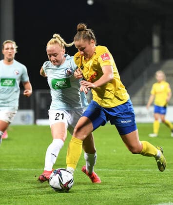 Football, Women, 2021 2022 season, 1 Bundesliga 2 matchday , 1 FFC Turbine Potsdam FC Carl Zeiss Jena, v l Anna Gerhardt 1 FFC Turbine Potsdam , Nicole Woldmann FC Carl Zeiss Jena , 03 09 2021, Copyright: xSebastianxRäppold MatthiasxKochx