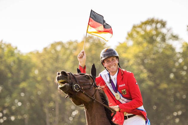 210903 David Will of Germany with horse C Vier celebrates after the Nations Cup Final on day 3 of the Equestrian FEI Jumping European Championship on September 3, 2021 in Riesenbeck Photo Petter Arvidson BILDBYRAN kod PA PA0265 fei jumping european championship ridsport equestrian horse jumping jumping bbeng hoppning hästhoppning em Nations Cup laghoppning jubel,  Copyright: PETTERxARVIDSON BB210903PA140