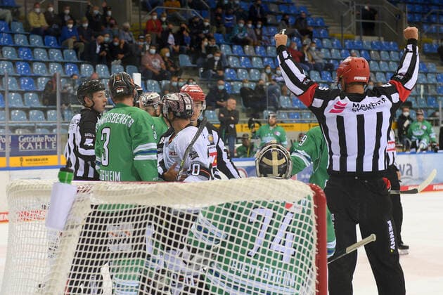 Rudelbildung auf dem Eis Bietigheim Steelers vs Loewen Frankfurt DEL, Penny DEL ,Eishockey , Hauptrunde Spiel ,Testspiel, Saison 2021 2022 , 03 09 2021 Foto Eibner Tobias Baur Bietigheim Steelers vs Loewen Frankfurt Penny DEL ,Eishockey , Testspiel , Saison 2021 2022 , 03 09 2021 Bietigheim Copyright: xEibner-Pressefotox EP_TBR