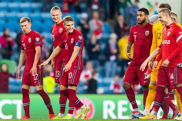 210907 Erling Braut Haaland and Martin odegaard of Norway celebrate after the FIFA World Cup Qualifier football match between Norway and Gibraltar on September 7, 2021 in Oslo Photo Vegard Wivestad Grott BILDBYRAN kod VG VG0162 bbeng fotball soccer football fotboll fifa world cup qualifiers vm qualification vm qualifier international norway norway gibraltar cheers, Copyright: VEGARDxWIVESTADxGRoTT BB210907VG084