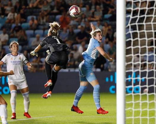 Manchester, England, 8th September 2021. Ellen White of Manchester City heads over the bar during the UEFA Women?s Champions League match at the Academy Stadium, Manchester. Picture credit should read: Darren Staples Sportimage EDITORIAL USE ONLY. No use with unauthorised audio, video, data, fixture lists, club league logos or live services. Online in-match use limited to 120 images, no video emulation. No use in betting, games or single club league player publications. SPI-1171-0024