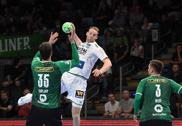 Handball, men, season 2021 2022, 1 Bundesliga 1 matchday , Füchse Berlin HSG Wetzlar, v l Marko Kopljar Füchse Berlin , Lenny Rubin HSG Wetzlar , Fabian Wiede Füchse Berlin , 09 09 2021, Copyright: xSebastianxRäppold MatthiasxKochx