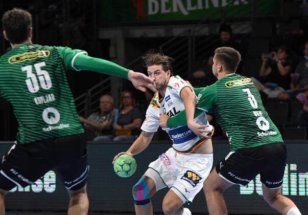 Handball, men, 2021 2022 season, 1 Bundesliga 1 matchday , Füchse Berlin HSG Wetzlar, v l Marko Kopljar Füchse Berlin , Olle Forsell Schefvert HSG Wetzlar , Fabian Wiede Füchse Berlin , 09 09 2021, Copyright: xSebastianxRäppold MatthiasxKochx