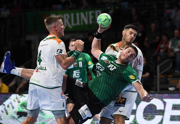 Handball, men, 2021 2022 season, 1 Bundesliga 1 matchday , Füchse Berlin HSG Wetzlar, v l Adam Nyfjäll HSG Wetzlar , Mijajlo Marsenic Füchse Berlin , Stefan Cavor HSG Wetzlar , 09 09 2021, Copyright: xSebastianxRäppold MatthiasxKochx