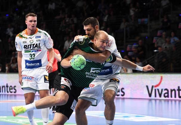 Handball, men, season 2021 2022, 1 Bundesliga 1 matchday , Füchse Berlin HSG Wetzlar, v l Emil Mellegard HSG Wetzlar , Paul Drux Füchse Berlin , Felix Danner HSG Wetzlar , 09 09 2021, Copyright: xSebastianxRäppold MatthiasxKochx