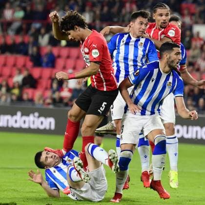 EINDHOVEN lr Igor Zubeldia of Real Sociedad, Andre Ramalho of PSV Eindhoven during the UEFA Europa League match between PSV Eindhoven and Real Sociedad at Phillips Stadium on September 16, 2021 in Eindhoven, Netherlands ANP OLAF KRAAK UEFA Europa League 2021 2022 xVIxANPxSportx xxANPxIVx 437647806