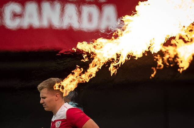 Bilder des Jahres 2021, Sport 09 September Sport Themen der Woche KW37 Sport Bilder des Tages September 19, 2021, Vancouver, BC, Canada: Pyrotechnics are set off as Great Britain s Freddie Roddick runs onto the field before an HSBC Canada Sevens quarterfinal rugby match against Canada, in Vancouver, on Sunday, September 19, 2021. Canada News - September 19, 2021 - ZUMAc35_ 20210919_zaf_c35_051 Copyright: xDarrylxDyckx