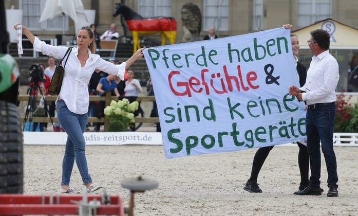 Ludwigsburg , International Ludwigsburg Dressage Festival 2021 , The city of Ludwigsburg and Stadtwerke Ludwigsburg Kornwestheim GmbH present FEI Grand Prix Special CDI4 , Protest against horses as sports equipment