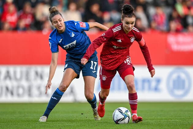 f li Franziska Harsch TSG, 17 Lina Maria Magull FC Bayern München, FCB, 16 in duel, duel, tackle, dynamic, action, action, 09 10 2021, Munich Germany , Football, Flyeralarm Frauen Bundesliga, FC Bayern München TSG 1899 Hoffenheim, DFB DFL REGULATIONS PROHIBIT ANY USE OF PHOTOGRAPHS AS IMAGE SEQUENCES AND OR QUASI VIDEO xslx