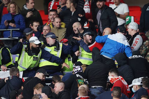 England gegen Ungarn 12. Oktober 2021, London Internationales Fußball-Weltmeisterschafts-Qualifikationsspiel England gegen Ungarn Zusammenstoß zwischen Polizei und ungarischen Fans Foto Charlotte Wilson Abseits London UK  Copyright: xCharlottexWilsonx xOffsidexOffside