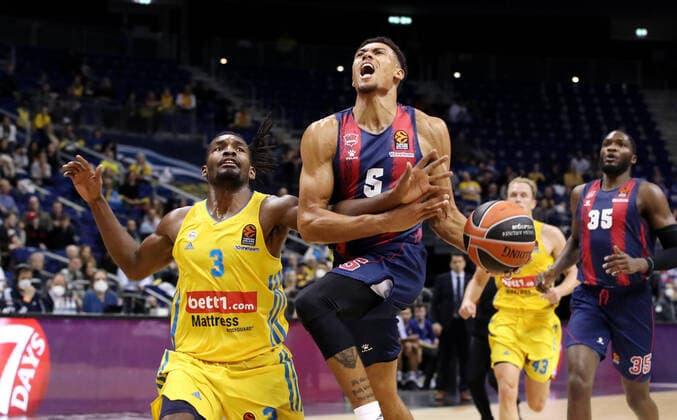 Jaleen Smith, Wade Baldwin action game scene duel sports basketball EuroLeague mens season 2021 2022 14 10 2021 ALBA Berlin vs Baskonia Vitoria Gasteiz
