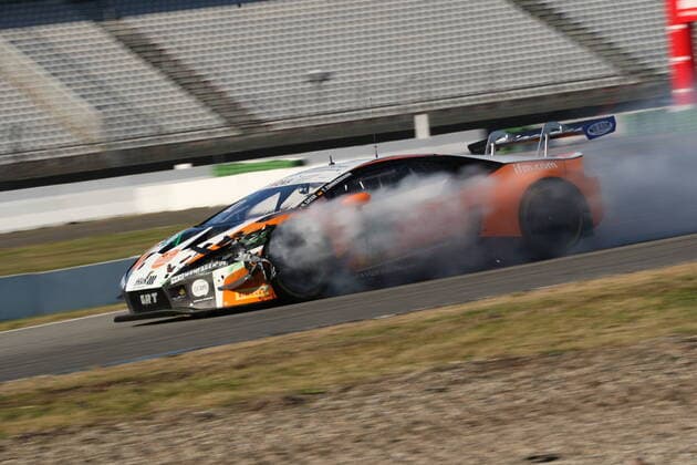 82 Tim Zimmermann DEU Hugo Sasse DEU , Lamborghini Huracan GT3 Evo, Grasser Racing AUT with heavy smoke on the left front tyre after a collision,ADAC GT Masters, Hockenheimring, Race 2 Sunday, 24 10 2021 ADAC GT Masters, Hockenheimring, Race 2 Sunday, 24 10 2021 Hockenheim Copyright: xAugstx xEibner-Pressefotox EP_jat