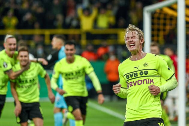 Goal, goal celebration, for 1 0 by Julian Brandt Borussia Dortmund BVB, 19 , GER, Borussia Dortmund BVB vs FC Ingolstadt 04, Football, DFB Pokal, 2021 2022, 2 Round, 26 10 2021, DFB DFL regulations prohibit any use of photographs as image sequences and or quasi video , GER, Borussia Dortmund BVB vs FC Ingolstadt 04, Football, DFB Pokal, 2021 2022, 2 Round, 26 10 2021 Dortmund Copyright: xEibner-Pressefoto GabrielxBoiax EP_EEP