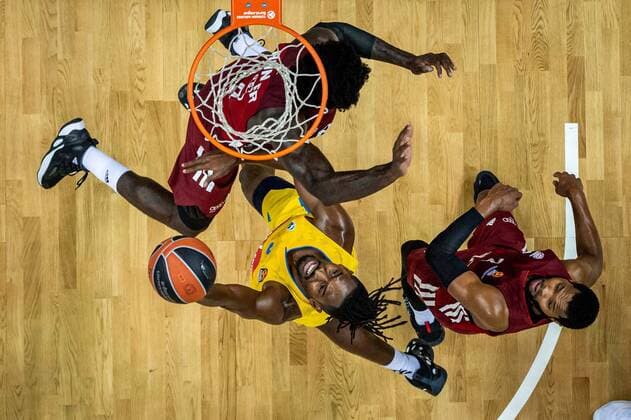 Basketball Berlin 28 10 2021 Season 2021 2022 EuroLeague Regular Season Alba Berlin FC Bayern Munich Jaleen Smith Alba Berlin, No 03 Othello Hunter Munich, No 08 Corey Walden Munich, No 02