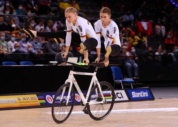 BAU 31 10 2021 Stuttgart Indoor Cycling World Championships 2021, Pair Women Final, World Champions v l Selina Marquardt and Helen Vordermeier GER