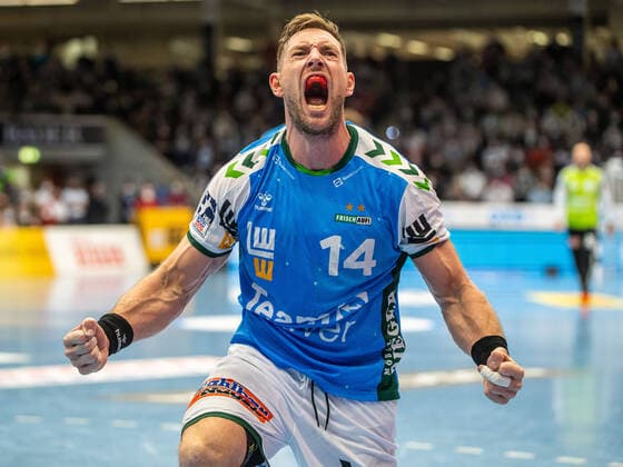Jacob Bagersted Frisch Auf Goeppingen 14 cheers, Frisch Auf Goeppingen vs SG Flensburg Handewitt, 1 Bundesliga, Handball, Men, 31 10 2021 Frisch Auf Goeppingen vs SG Flensburg Handewitt, 1 Bundesliga, Handball, Men, 31 10 2021 Goeppingen Copyright: xMichaelxSchmidt Eibner-Pressefotx EP_MST