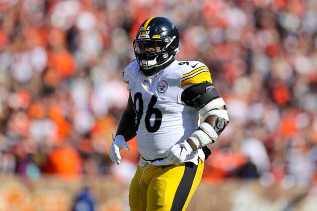 CLEVELAND, OH - OCTOBER 31: Pittsburgh Steelers nose tackle Isaiah Buggs (96) on the field during the first quarter of the National Football League game between the Pittsburgh Steelers and Cleveland Browns on October 31, 2021, at FirstEnergy Stadium in Cleveland, OH. (Photo by Frank Jansky Icon Sportswire) NFL, American Football Herren, USA OCT 31 Steelers at Browns Icon211031046