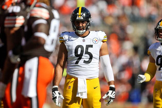 CLEVELAND, OH - OCTOBER 31: Pittsburgh Steelers defensive end Chris Wormley (95) at the line of scrimmage duiring the first quarter of the National Football League game between the Pittsburgh Steelers and Cleveland Browns on October 31, 2021, at FirstEnergy Stadium in Cleveland, OH. (Photo by Frank Jansky Icon Sportswire) NFL, American Football Herren, USA OCT 31 Steelers at Browns Icon211031048