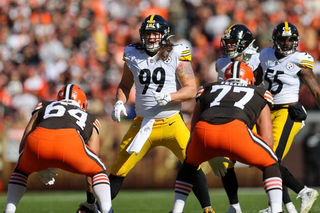 CLEVELAND, OH - OCTOBER 31: Pittsburgh Steelers defensive tackle Henry Mondeaux (99) at the line of scrimmage during the first quarter of the National Football League game between the Pittsburgh Steelers and Cleveland Browns on October 31, 2021, at FirstEnergy Stadium in Cleveland, OH. (Photo by Frank Jansky Icon Sportswire) NFL, American Football Herren, USA OCT 31 Steelers at Browns Icon211031049