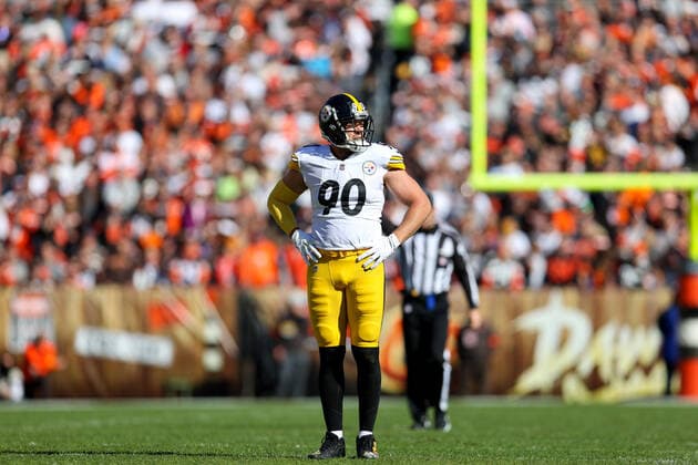 CLEVELAND, OH - OCTOBER 31: Pittsburgh Steelers linebacker T.J. Watt (90) on the field during the first quarter of the National Football League game between the Pittsburgh Steelers and Cleveland Browns on October 31, 2021, at FirstEnergy Stadium in Cleveland, OH. (Photo by Frank Jansky Icon Sportswire) NFL, American Football Herren, USA OCT 31 Steelers at Browns Icon211031056