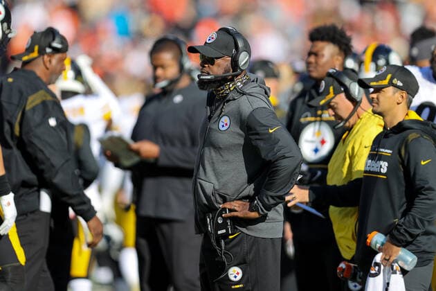 CLEVELAND, OH - OCTOBER 31: Pittsburgh Steelers head coach Mike Tomlin on the sideline during the third quarter of the National Football League game between the Pittsburgh Steelers and Cleveland Browns on October 31, 2021, at FirstEnergy Stadium in Cleveland, OH. (Photo by Frank Jansky Icon Sportswire) NFL, American Football Herren, USA OCT 31 Steelers at Browns Icon211031156