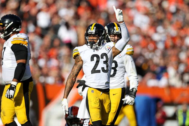 CLEVELAND, OH - OCTOBER 31: Pittsburgh Steelers cornerback Joe Haden (23) on the field during the third quarter of the National Football League game between the Pittsburgh Steelers and Cleveland Browns on October 31, 2021, at FirstEnergy Stadium in Cleveland, OH. (Photo by Frank Jansky Icon Sportswire) NFL, American Football Herren, USA OCT 31 Steelers at Browns Icon211031157