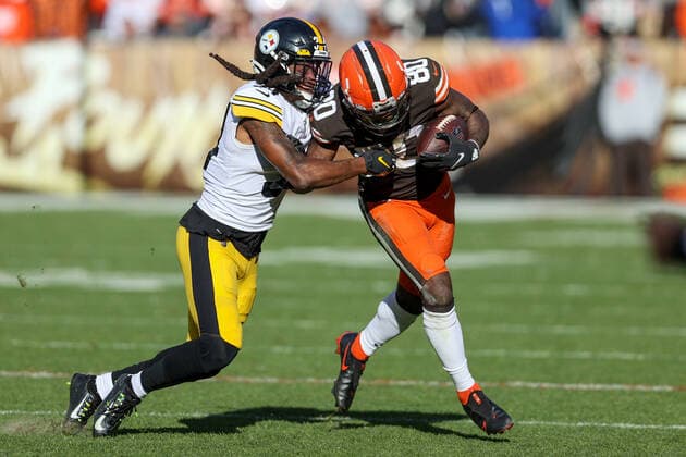 CLEVELAND, OH - OCTOBER 31: Pittsburgh Steelers safety Terrell Edmunds (34) forces Cleveland Browns wide receiver Jarvis Landry (80) out of bounds during the fourth quarter of the National Football League game between the Pittsburgh Steelers and Cleveland Browns on October 31, 2021, at FirstEnergy Stadium in Cleveland, OH. (Photo by Frank Jansky Icon Sportswire) NFL, American Football Herren, USA OCT 31 Steelers at Browns Icon211031167