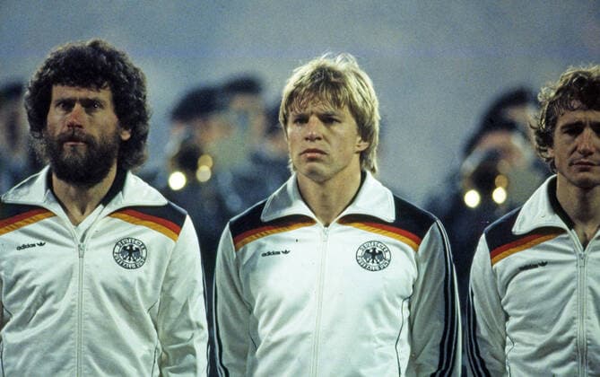 17 02 82 DFB Germany Portugal Germany, Hannover, 17 12 1982, Football, DFB Germany Portugal 3 1 f l Paul Breitner, Bernd Förster, Wolfgang Dremmler all Germany