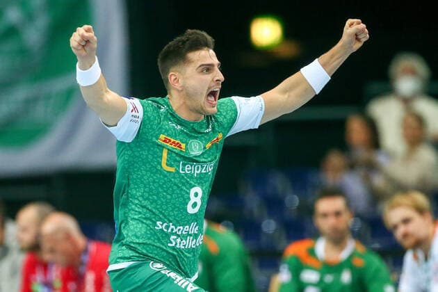 Leipzig, 14 11 2021, QUARTERBACK Immobilien ARENA Leipzig, handball, men, 2021 2022 season, LIQUI MOLY HBL, Matchday 11 , SC DHfK HSG Wetzlar 30 26 14 12 , Pictured v l Lucas Krzikalla 8, Leipzig cheers ,
