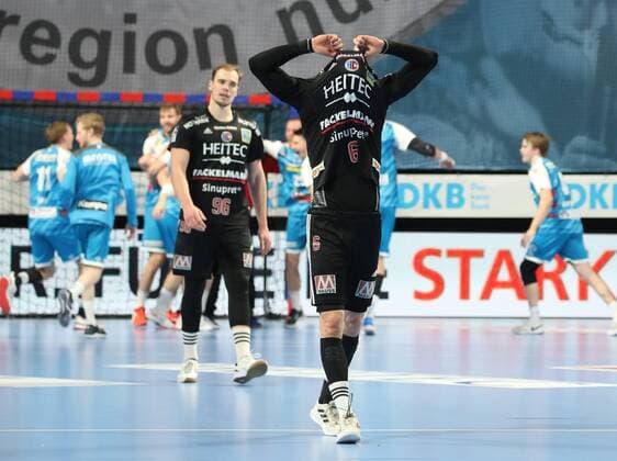 25 11 2021 Handball 1 Bundesliga LIQUI MOLY HBL Season 2021 2022 13 Matchday HC Erlangen Metropolregion Nürnberg HCE TVB Stuttgart DaMa Tim Zechel 96, HC Erlangen HCE Max Maximilian Jaeger 6, HC Erlangen HCE disappointed Disappointment after end of match