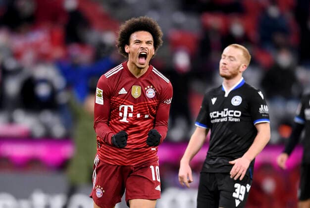 Football 1 Bundesliga Season 2021 2022 13 Matchday FC Bayern Muenchen Arminia Bielefeld 27 11 2021 Goalscorer to 1 0 , Cheers Leroy Sane FC Bayern Muenchen