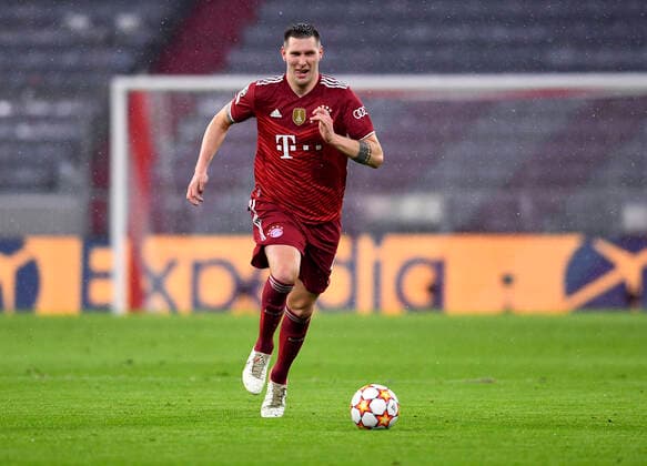 FOOTBALL CHAMPIONS LEAGUE SEASON 2021 2022 Preliminary Round Group E FC Bayern Muenchen FC Barcelona 08 12 2021 Niklas Suele FC Bayern Muenchen