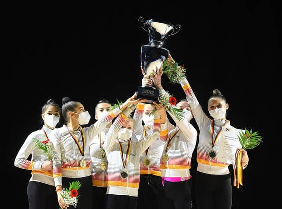 11 12 2021, xhbx, Rhythmic Gymnastics German Gymnastics League DTL Final 2021, emspor, v l Award Ceremony Team , Team TSV Bayyer 04 Leverkusen DFL DFB REGULATIONS PROHIBIT ANY USE OF PHOTOGRAPHS as IMAGE SEQUENCES and or QUASI VIDEO Bremen
