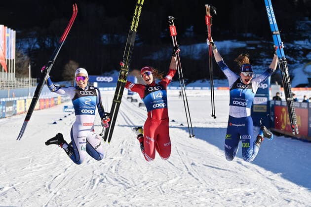 220101 Johanna Hagström of Sweden, Natalia Nepryaeva of Russiaand Johanna Matintalo of Finland celebrate after competing in women s sprint final during Tour de Ski on January 1, 2022 in Oberstdorf Photo Maxim Thore BILDBYRAN kod MT MT0281 skidor cross country skiing langrenn tour de ski day 5 women s sprint bbeng day 5 cheers sweden,  Copyright: MAXIMxTHORE BB220101MT073