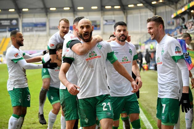 Paderborn, Benteler Arena, 22 01 22, GER, Men, 2 Bundesliga, Saison 2021 2022, SC Paderborn 07 SV Werder Bremen Bild Jubel nach dem Tor zum 3 4 durch Oemer Toprak Bremen Nur fuer journalistische Zwecke Only for editorial use According to the regulations of the DFL Deutsche Fußball Liga it is prohibited, DFL regulations prohibit any use of photographs as image sequences and or quasi video North Rhine-Westphalia Germany