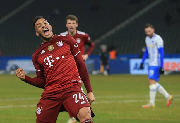 23 01 2022, xfrx, football 1 Bundesliga, Hertha BSC Berlin FC Bayern Muenchen emspor, v l Corentin Tolisso FC Bayern Muenchen celebrate the goal, The goal celebration to 0 1 DFL DFB REGULATES PROHIBIT ANY USE OF PHOTOGRAPHS as IMAGE SEQUENCES and or QUASI VIDEO Berlin