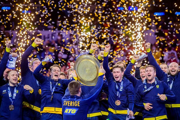 220130 Lucas Pellas of Sweden celebrate after the EHF European Handball Championship final between Sweden and Spain on January 30, 2022 in Budapest Photo Johanna Lundberg BILDBYRAN kod JL JL0238 bbeng ehf euro 2022 em 2022 european men handball s handball championship 2022 handball handboll handbolls em 2022 handball handball em 2022 final sweden sweden spain spain gold em gold cheer,  Copyright: JOHANNAxLUNDBERG BB220130JL179