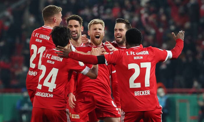 Grischa Prömel, Genki Haraguchi, Andreas Voglsammer 2 1, Sheraldo Becker jubilant joy emotion jubilation after 2 1 Sports Football Soccer DFB Pokal Quarterfinals Men DFL Season 2021 2022 01 03 2022 1 FC Union Berlin FCU vs FC St Pauli DFL regulations prohibit any use of photographs as image sequences and or quasi video