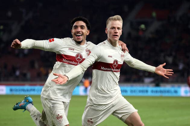 05 03 22 VfB Stuttgart Borussia Mönchengladbach Germany, Stuttgart, 05 03 2022, football, Bundesliga, VfB Stuttgart Borussia Mönchengladbach v l Omar Marmosh, Chris Führich both VfB Stuttgart cheer goal 2 2 Führich