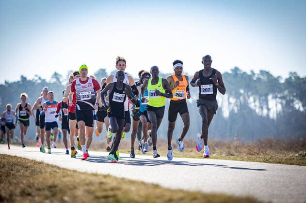 Berlin Invitational Run Zeuthen near Berlin, 13 03 2022 The top group of men over 10km with from left Andreas Vojta AUT , the later winner Vincent Kiprotich Kibet KEN , Mica Kiplagat Cheserek KEN , Samuel Fitwi Sibhatu LG Vulkaneifel and Evans Kimtai Kipruto KEN Berlin Invitational Run on 13 03 2022 in Zeuthen Brandenburg Copyright: xBEAUTIFULxSPORTS R.xSchmittx